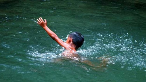 Is this child drowning or waving? © SW